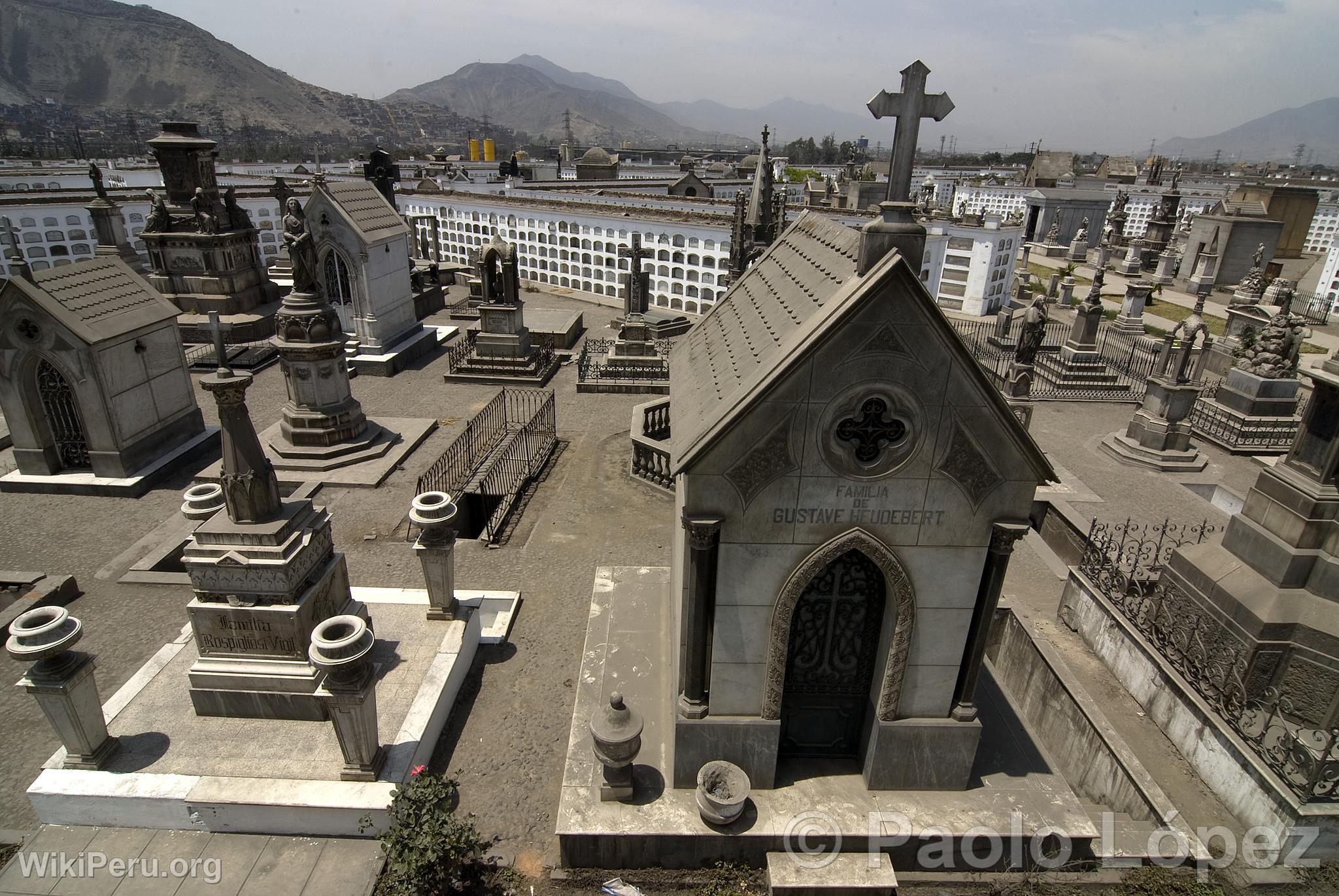 Presbtero Maestro Cemetery