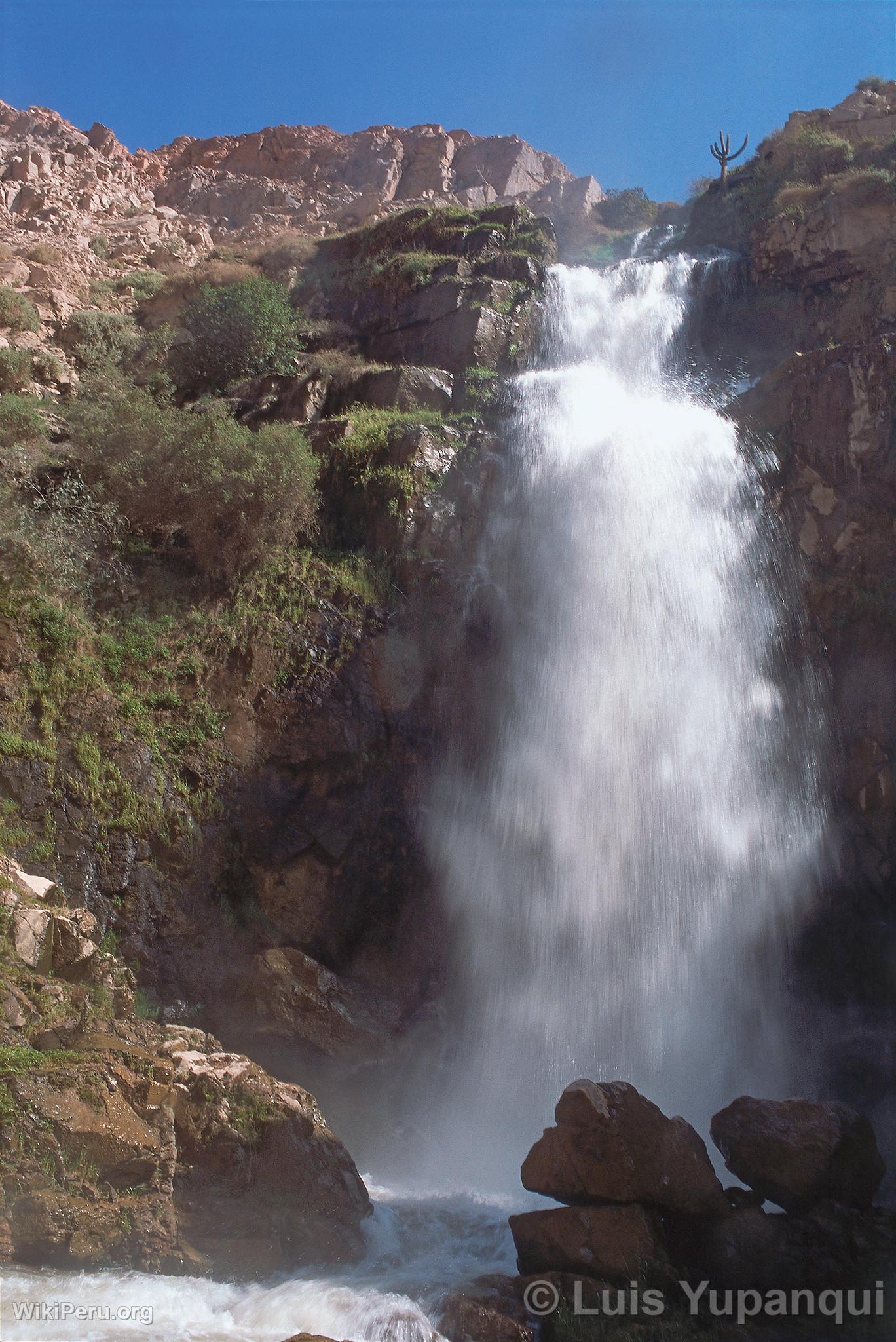 Mollisaja Waterfall in Torata