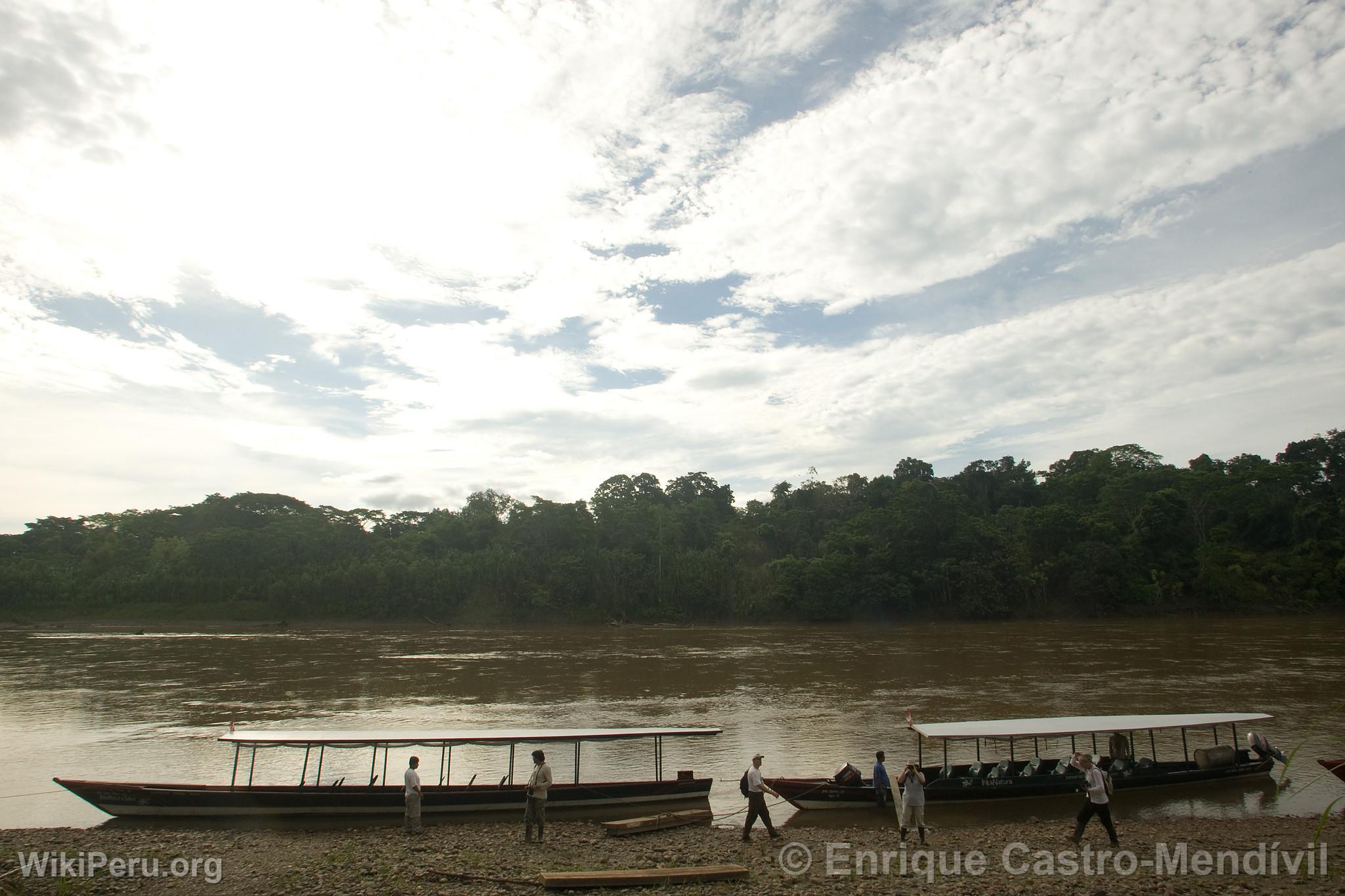 Boats on the Manu river