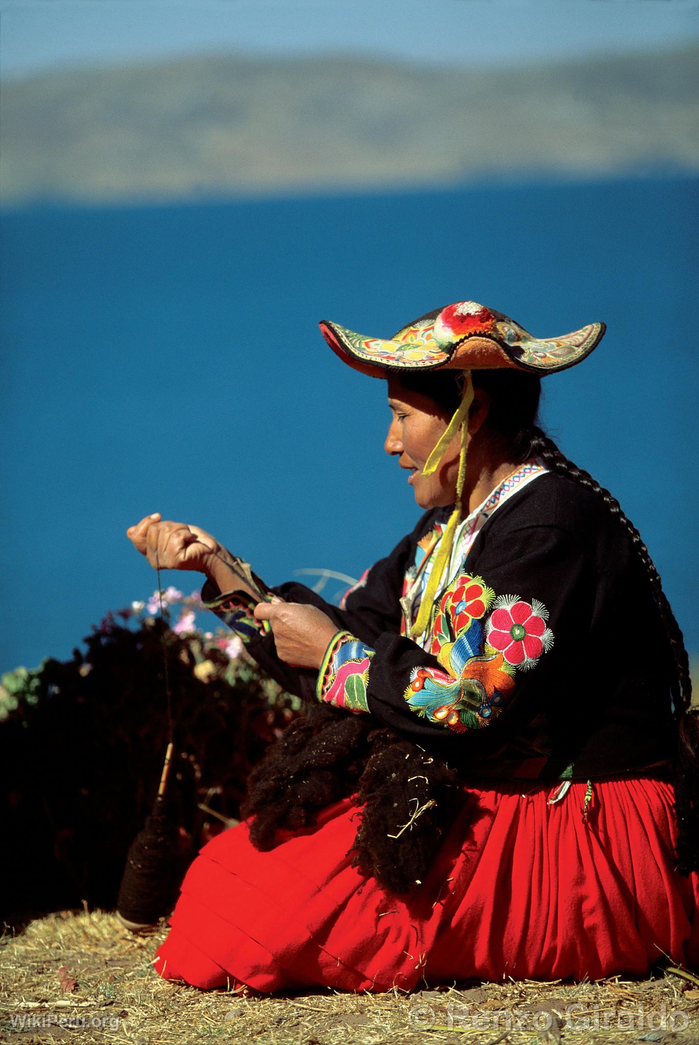 Artisan from Llachn and Lake Titicaca