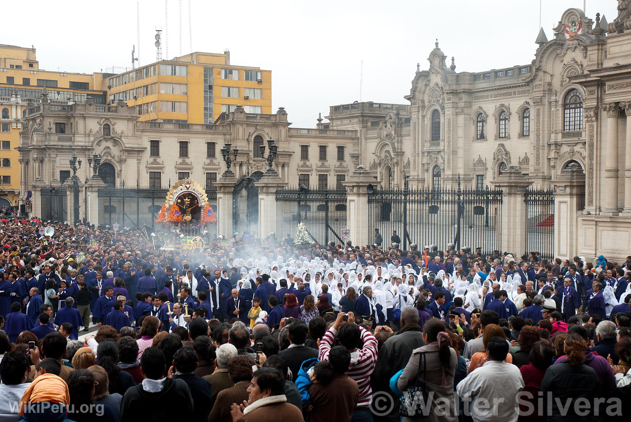 Procession of Seor de Los Milagros