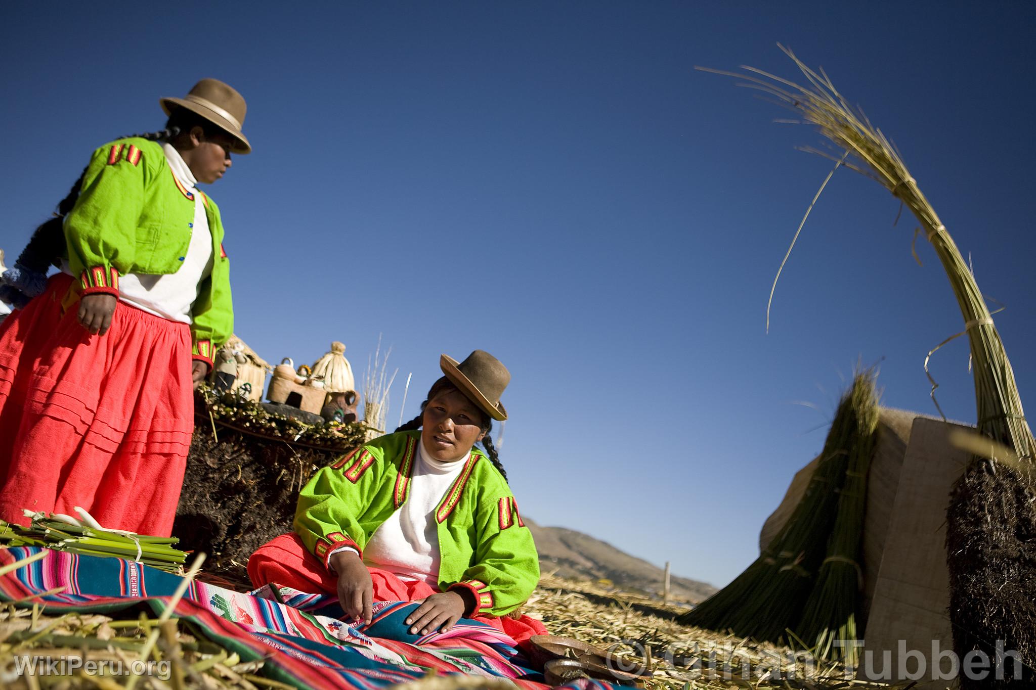 Women from the Uros Islands