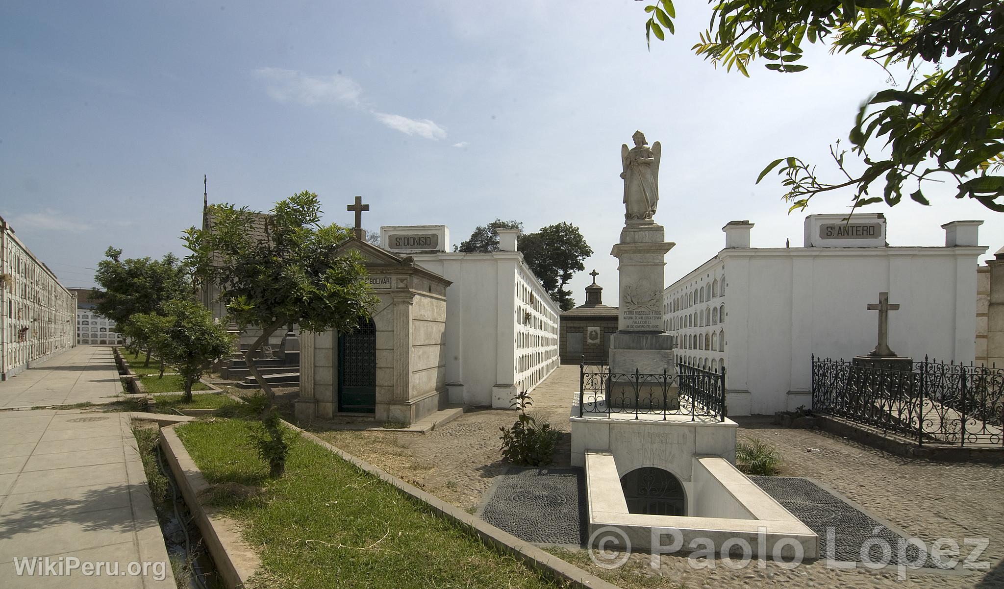 Presbtero Maestro Cemetery