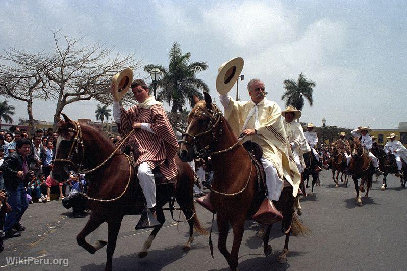 Riders, Plaza de Armas, Trujillo