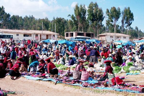 The colored market of the Cinchero village, Chincheros