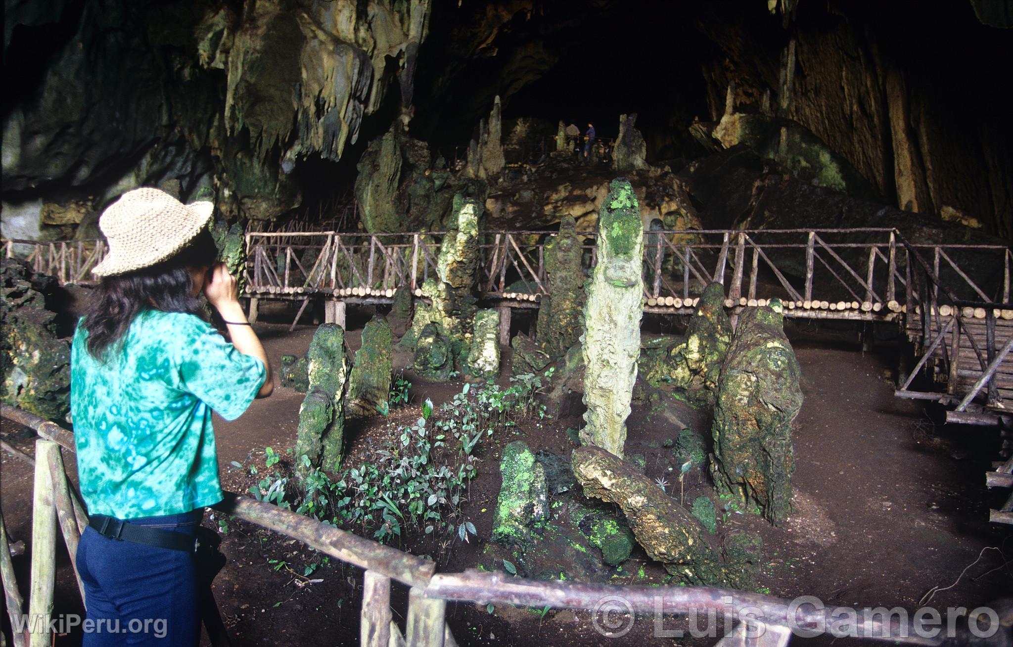 Cave of the Owls, Tingo Mara