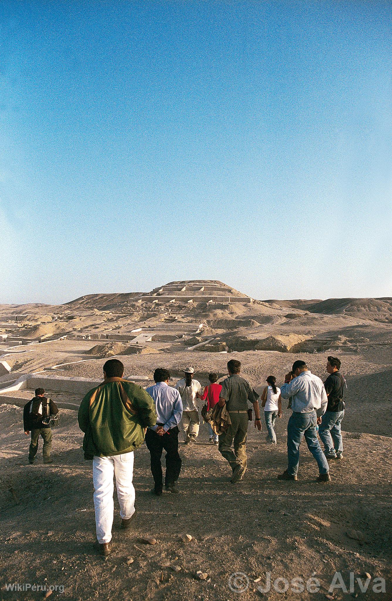 Tourists at Cachuachi