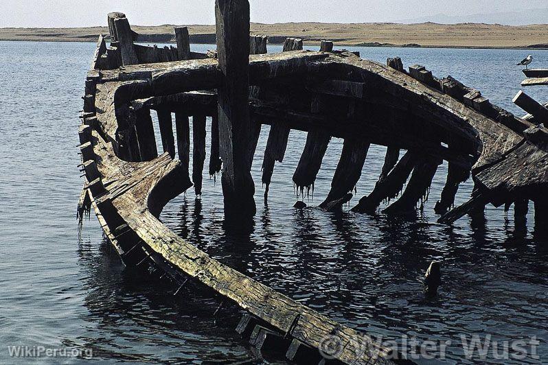 Boat graveyard in Athens, Paracas