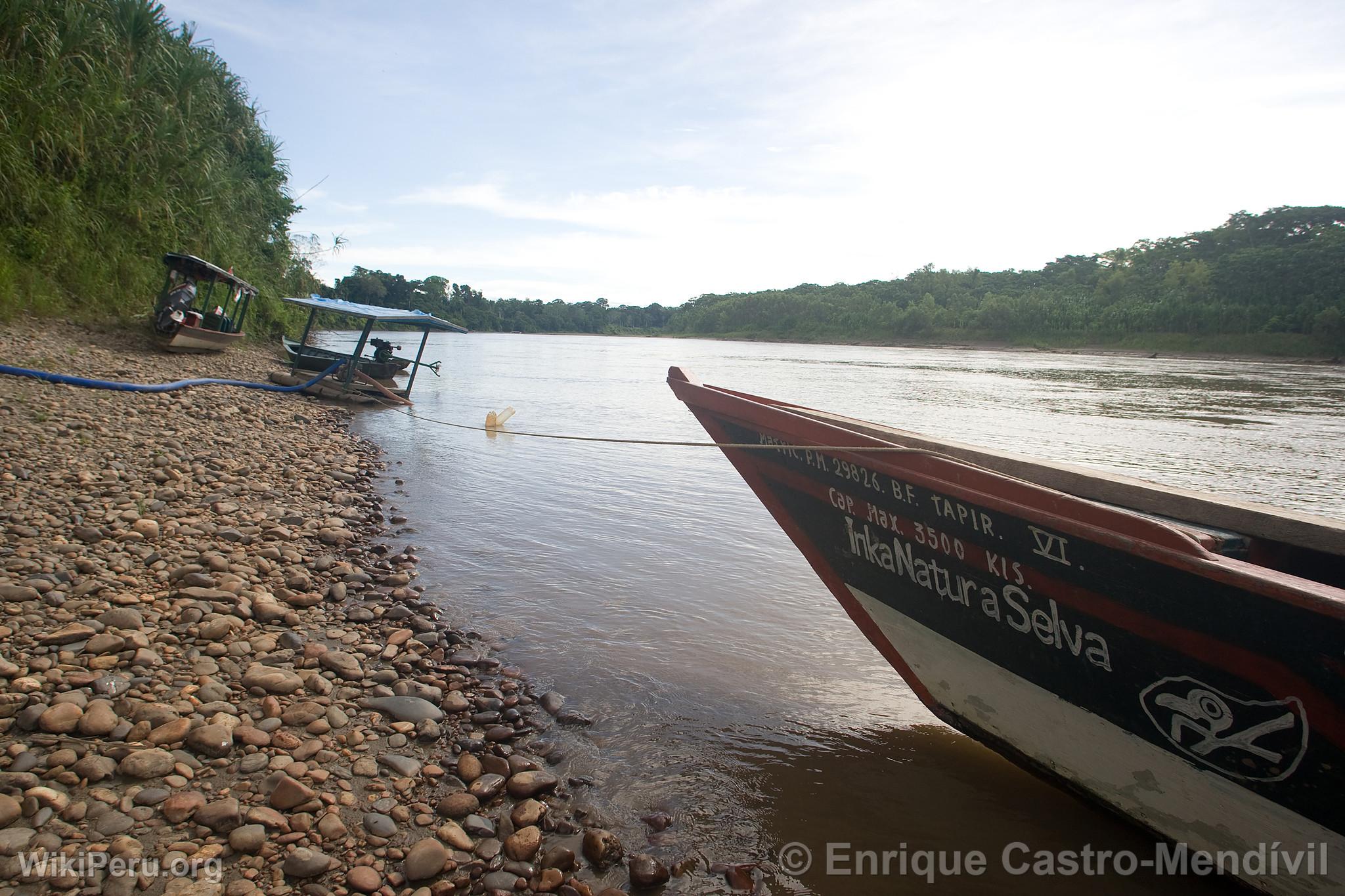 Boat on the Manu river