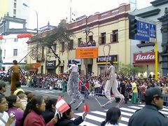 Wong Parade, Lima