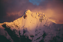 Maparaju Snow-Capped Mountain 5326 masl, Huascarn