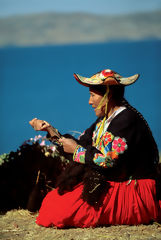 Artisan from Llachn and Lake Titicaca