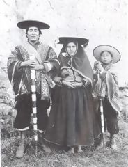 The Mayor of Canchis and his family