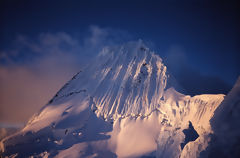 Alpamayo Snow-Capped Mountain 5947 masl, Huascarn